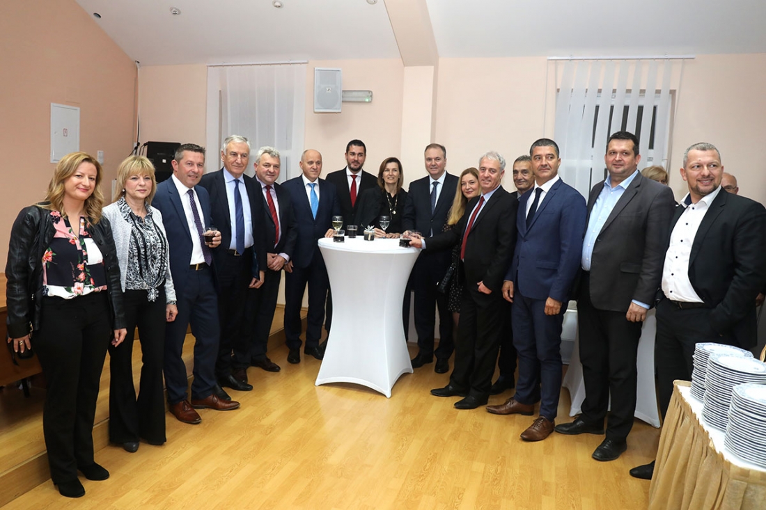 FOTOGALERIJA; Tko je bio na Božićnom domjenku i druženju članova župskog HDZ-a