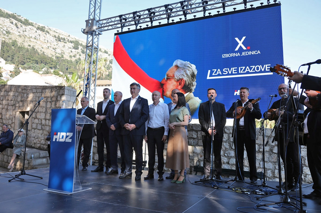 Predizborni skup na Trgu oružja; "Prije će presu&scaron;iti more ispred stare gradske luke, nego HDZ izgubiti Dalmaciju"